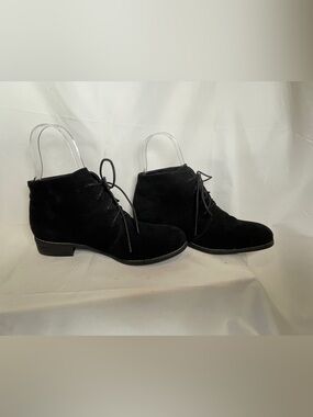 Blondo Rayann Chukka Bootie, Size 9, Black Suede